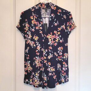 Cable & Gauge Petite Short Sleeve Floral Blouse